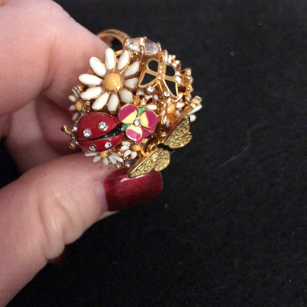 Size 7 gold tone Juicy Couture ring - Picture 3 of 8